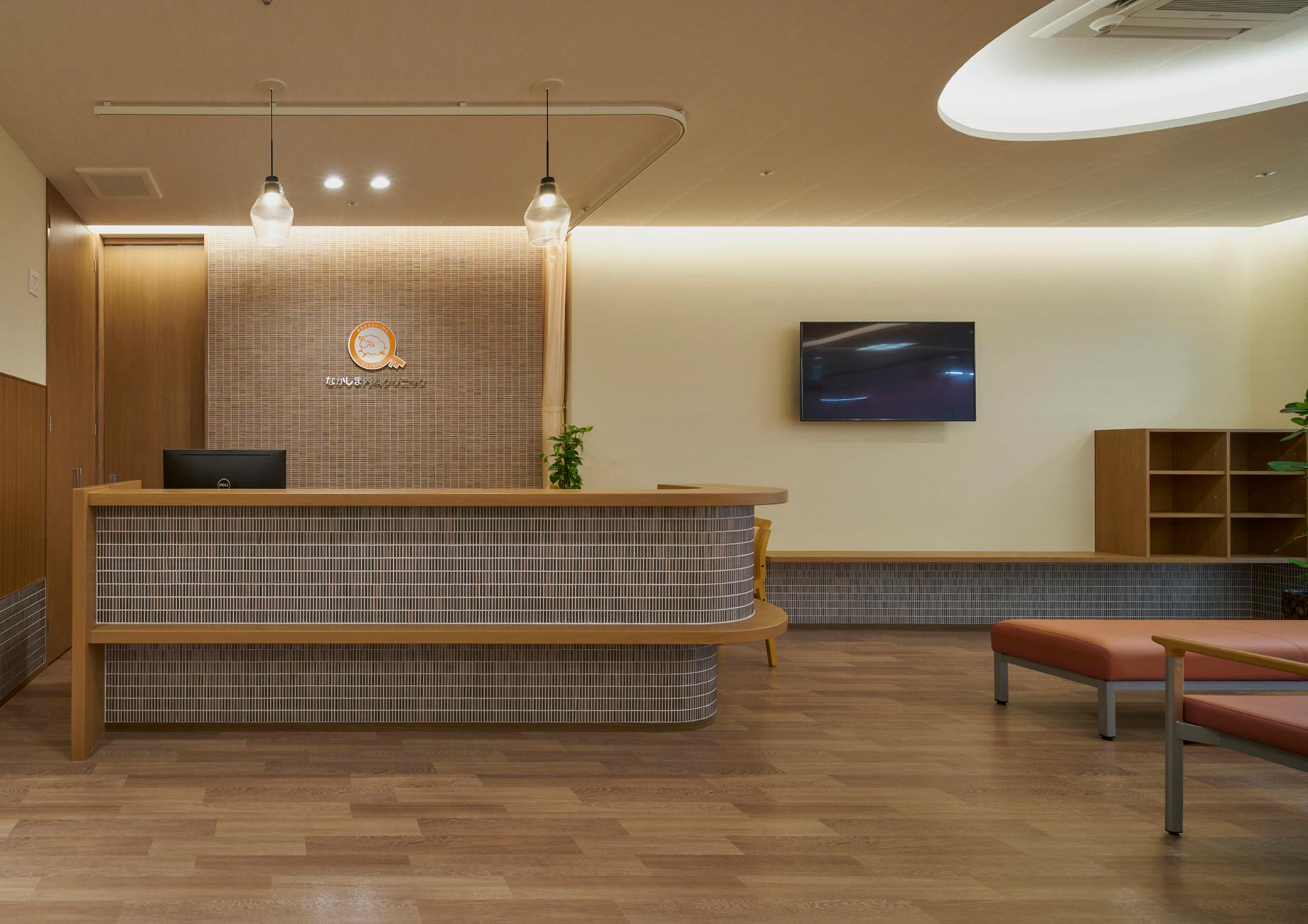 待合室、受付カウンター
