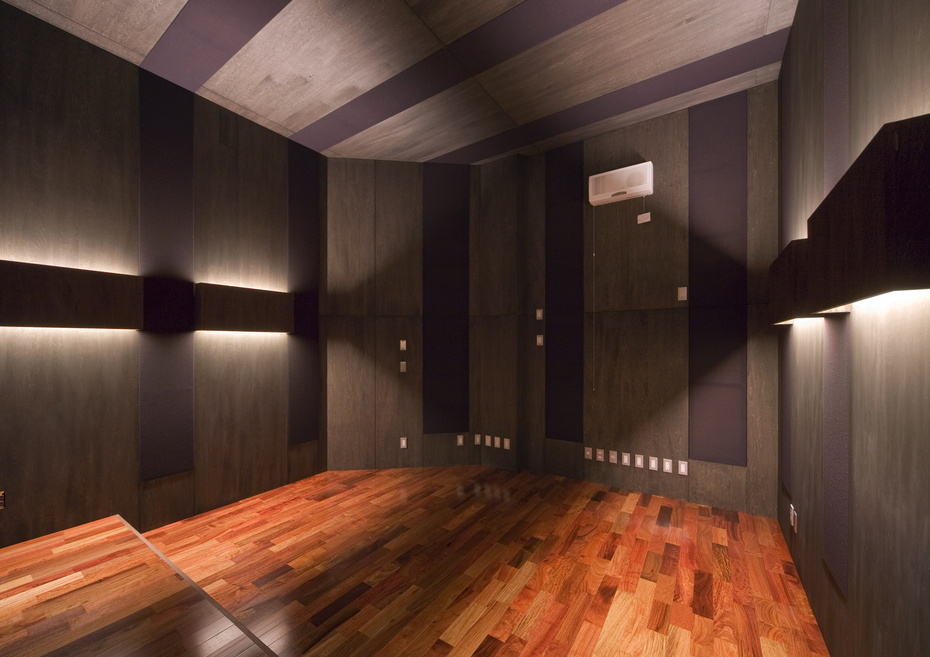 １階オーディオルーム（石井式リスニングルーム）