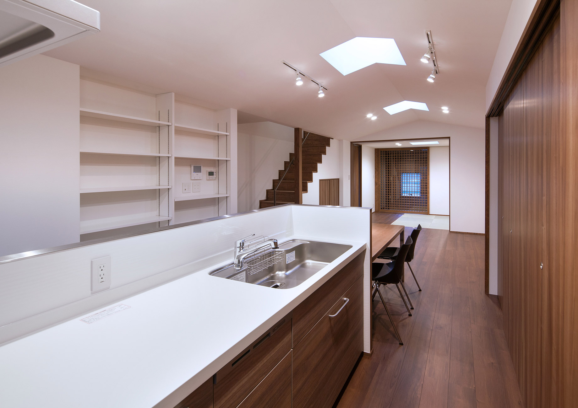 キッチンより見る